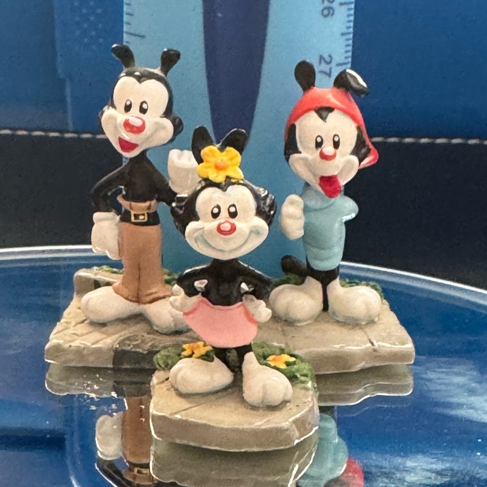 Warner Brothers Animaniacs  WAKKO YAKKO AND DOT Tiny figurines